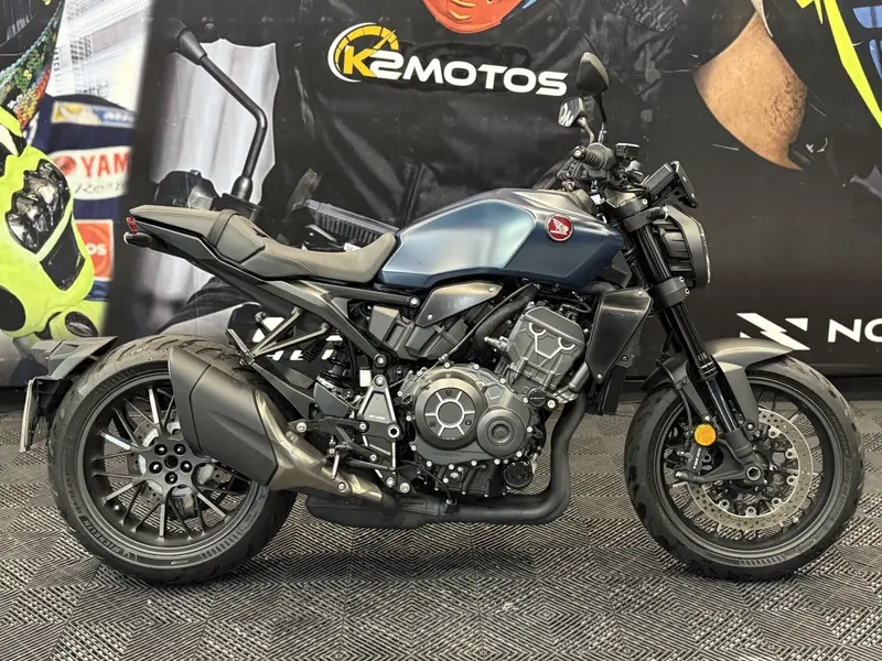 Honda CB 1000R Black Edition 2024 Azul